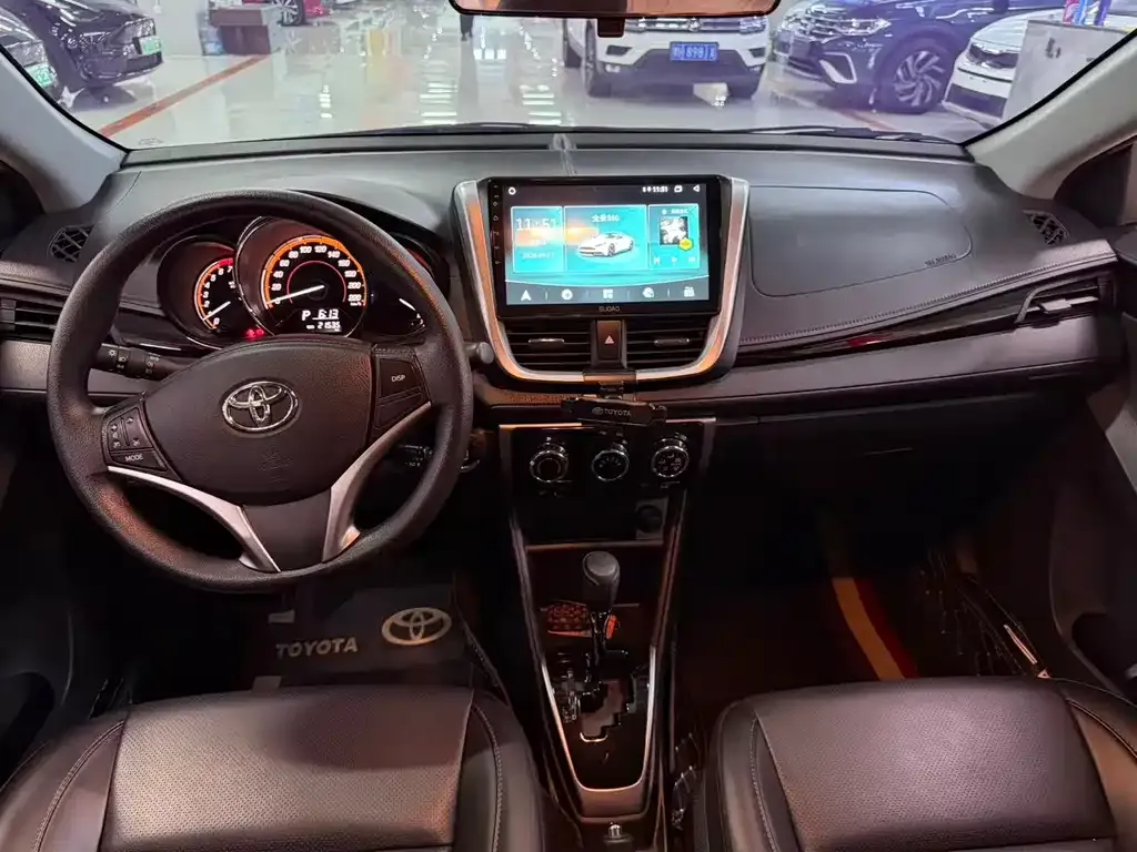 Toyota Yaris L — фото 3