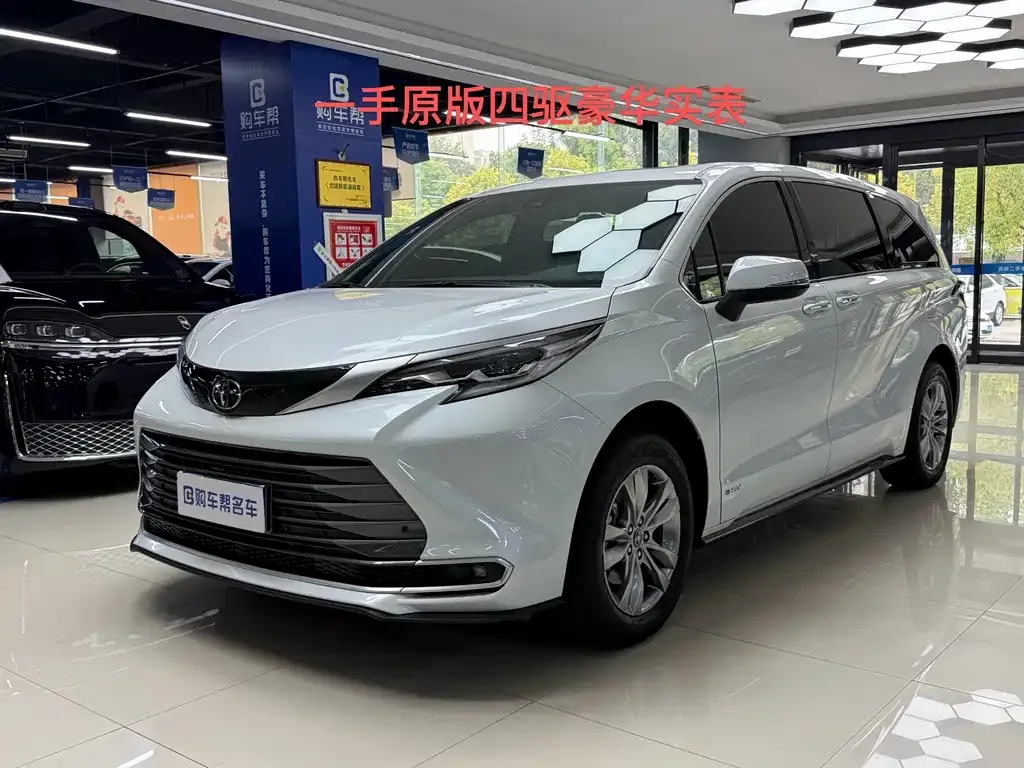 Toyota Sienna — фото 5