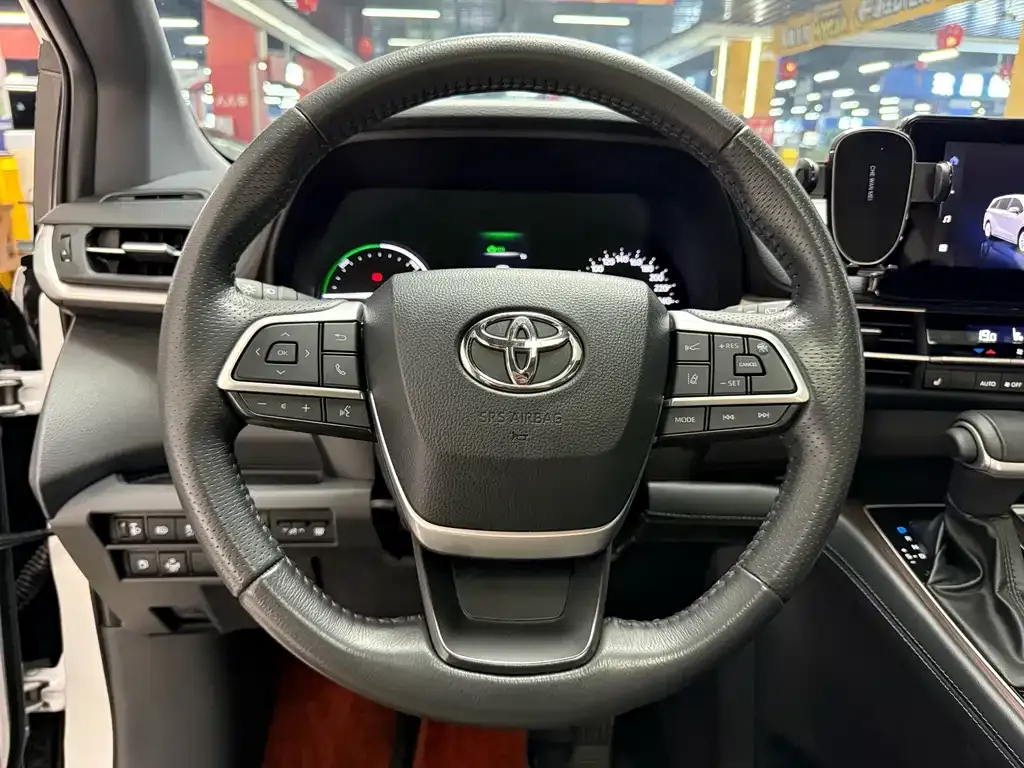 Toyota Sienna — фото 10