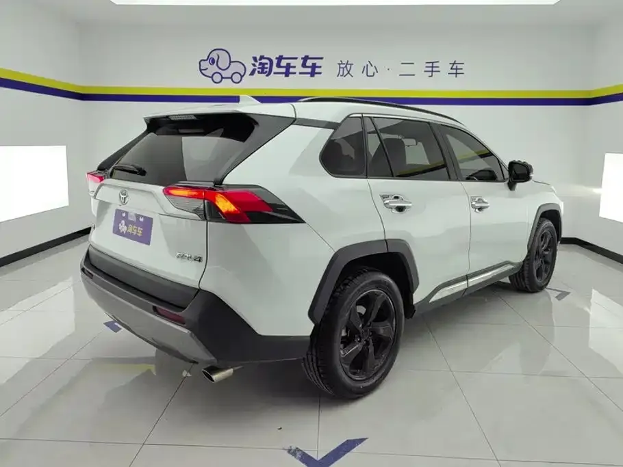 Toyota RAV4 — фото 9