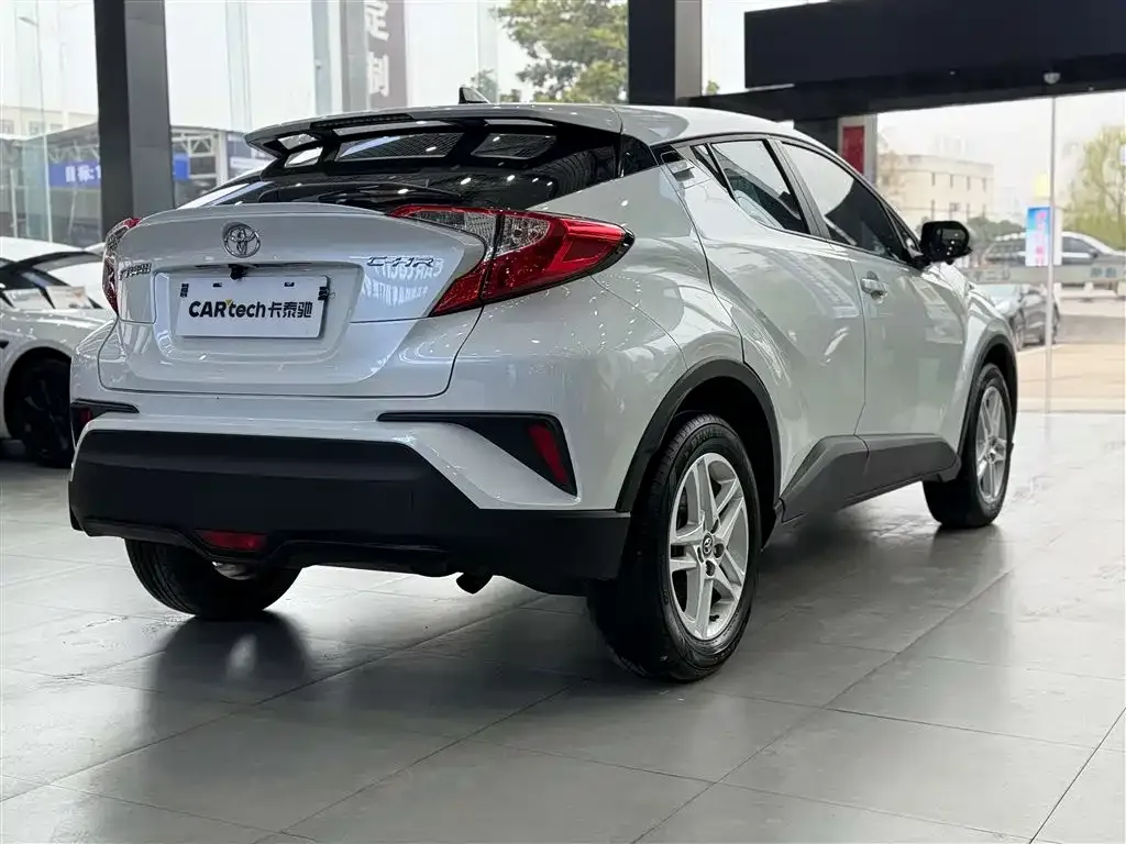 Toyota C-HR — фото 7