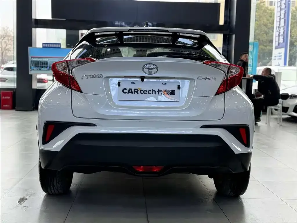Toyota C-HR — фото 2