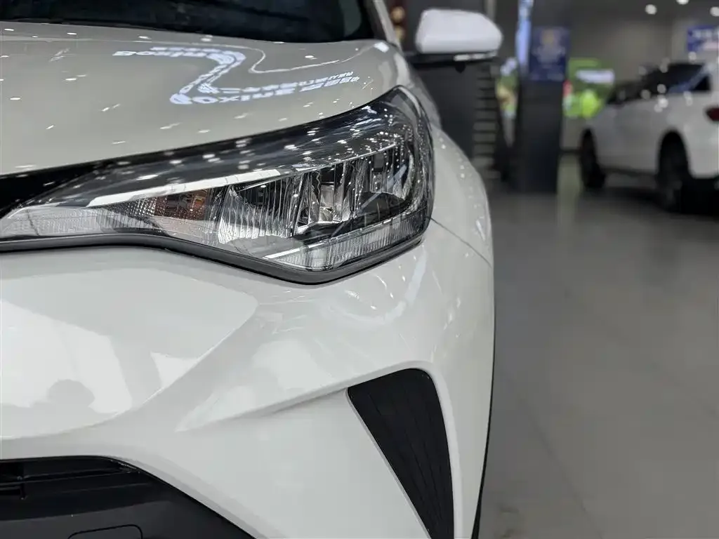 Toyota C-HR — фото 8
