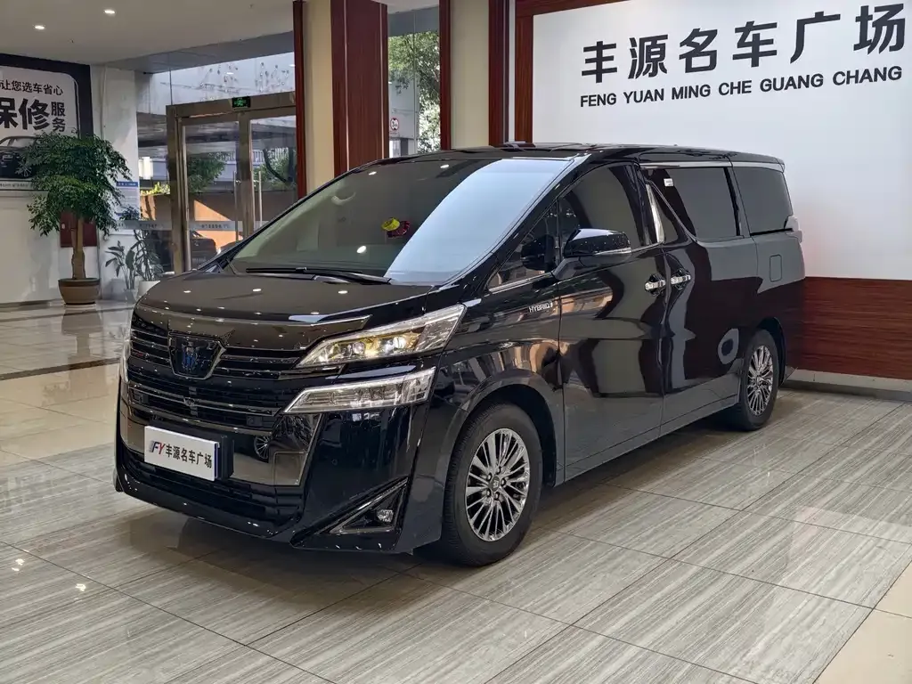 Toyota Vellfire — фото 1