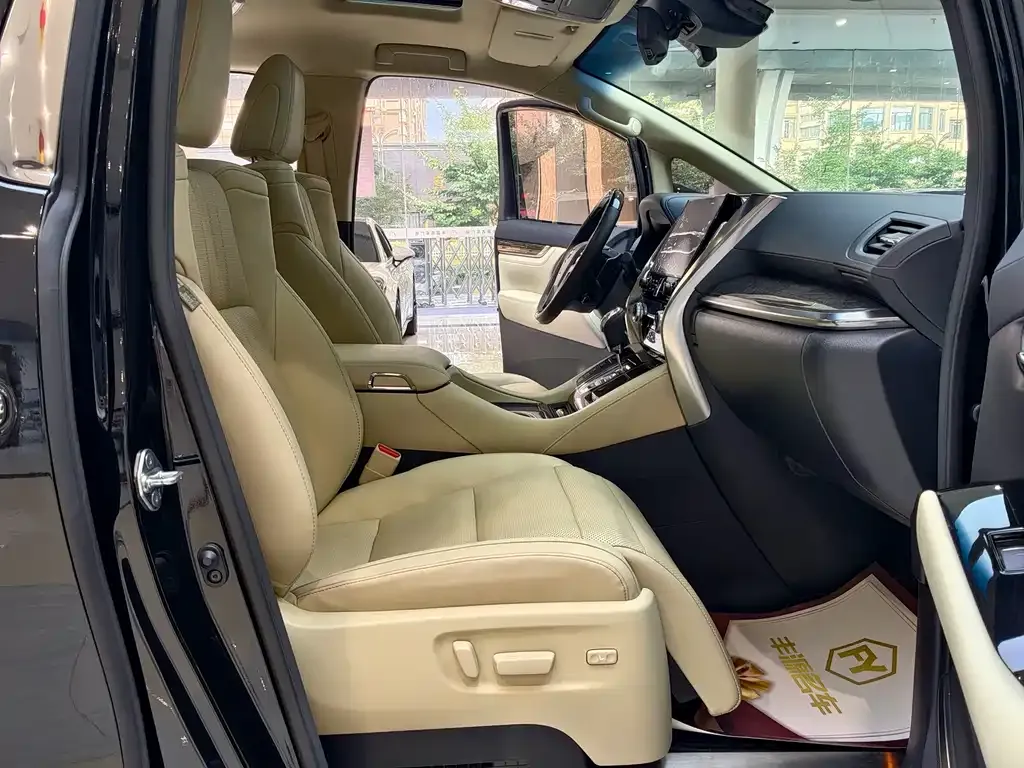 Toyota Vellfire — фото 10