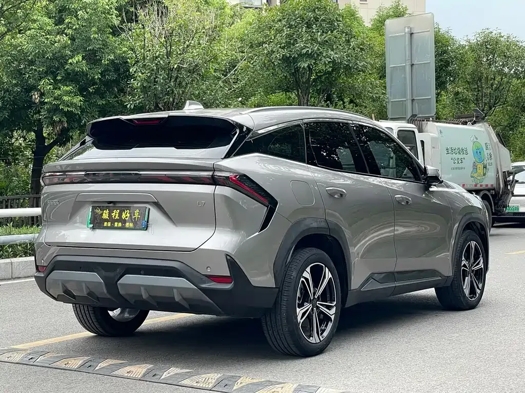 Geely Galaxy L7 — фото 3