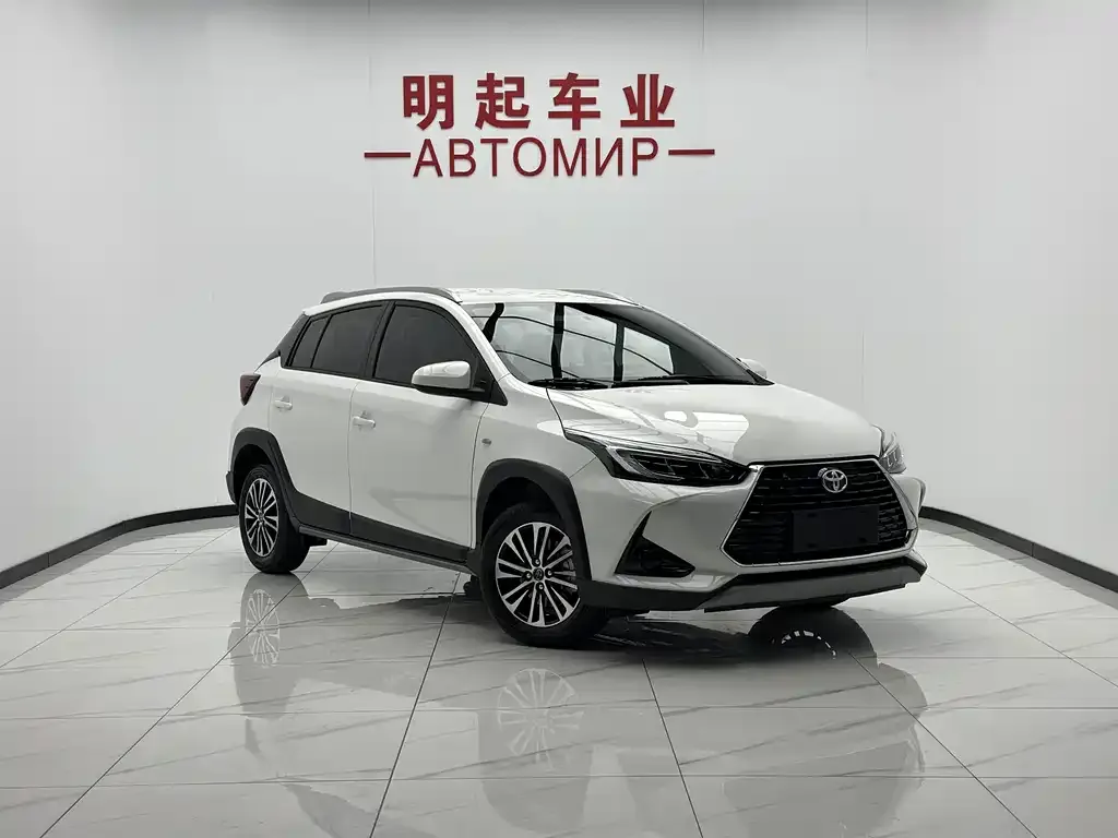 Toyota Yaris L — фото 10