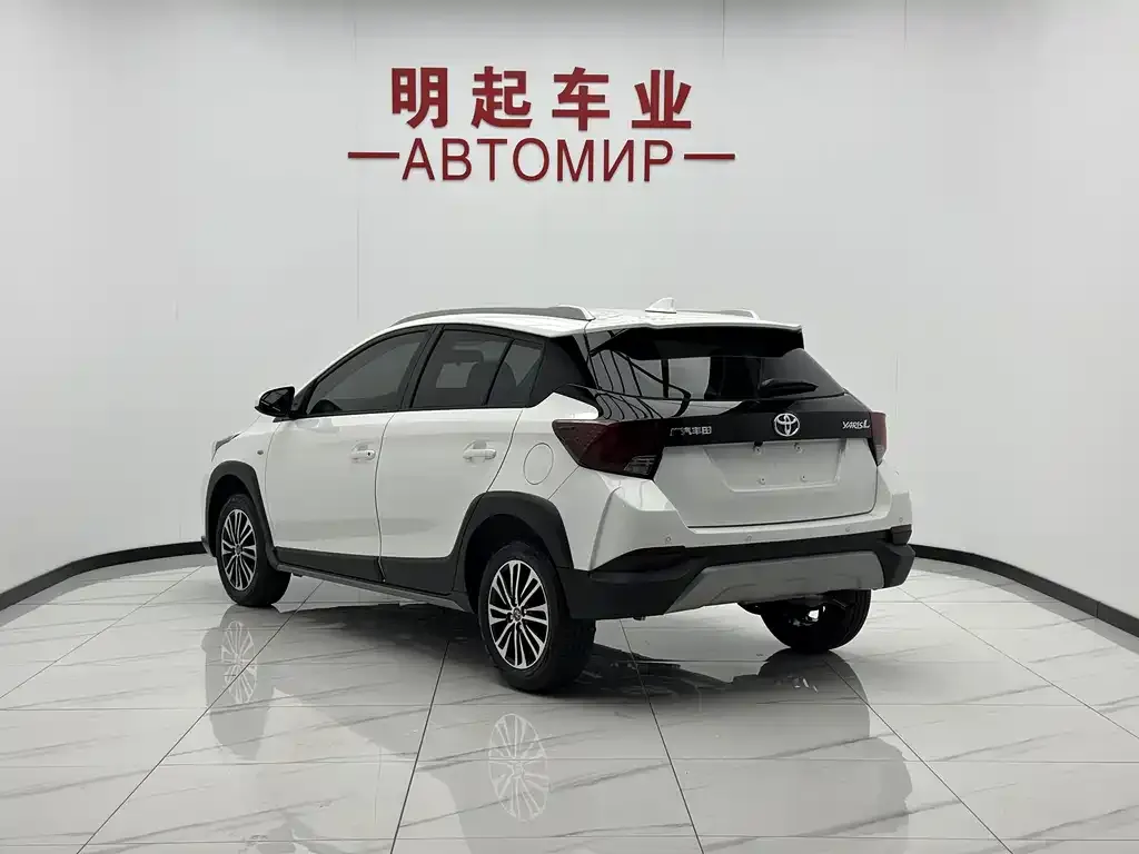 Toyota Yaris L — фото 5