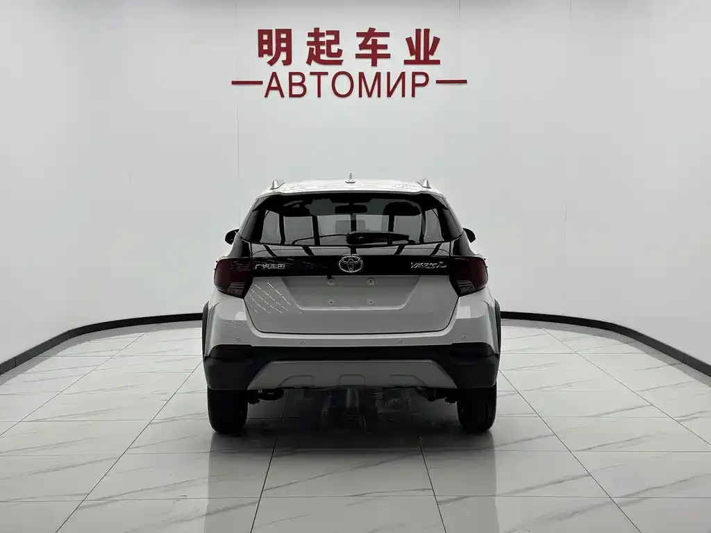 Toyota Yaris L — фото 9