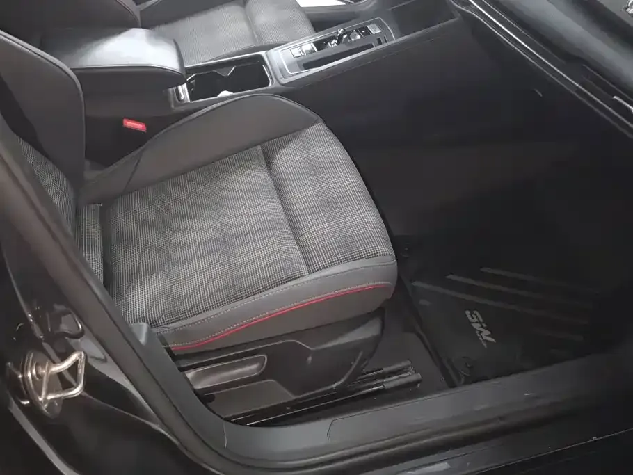 Volkswagen Golf GTI — фото 6