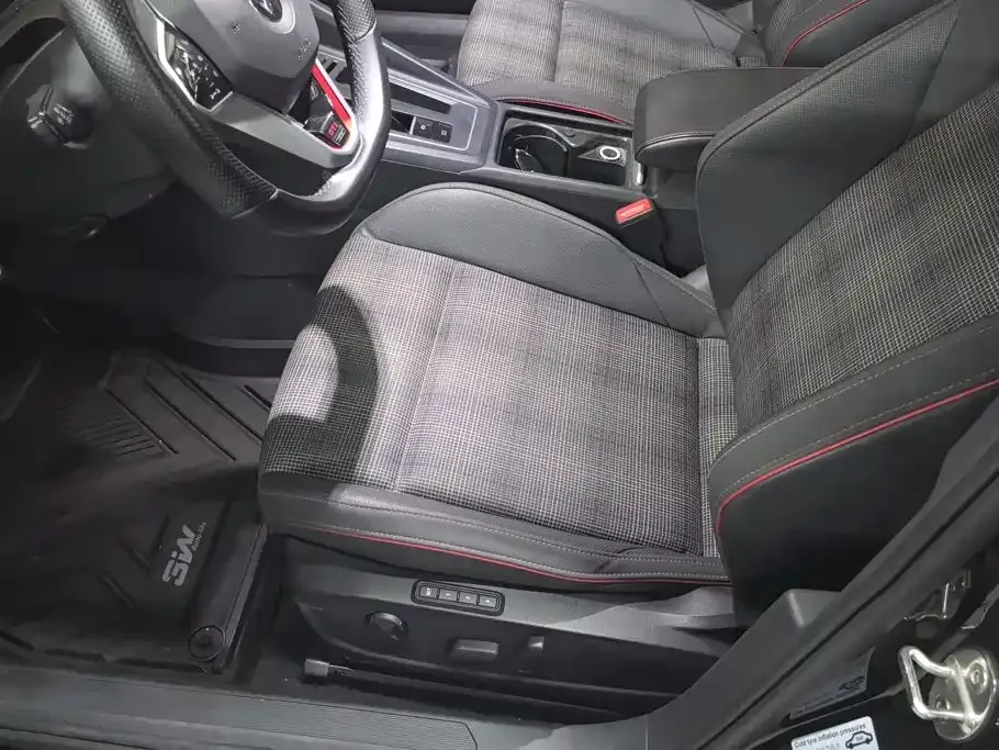 Volkswagen Golf GTI — фото 10