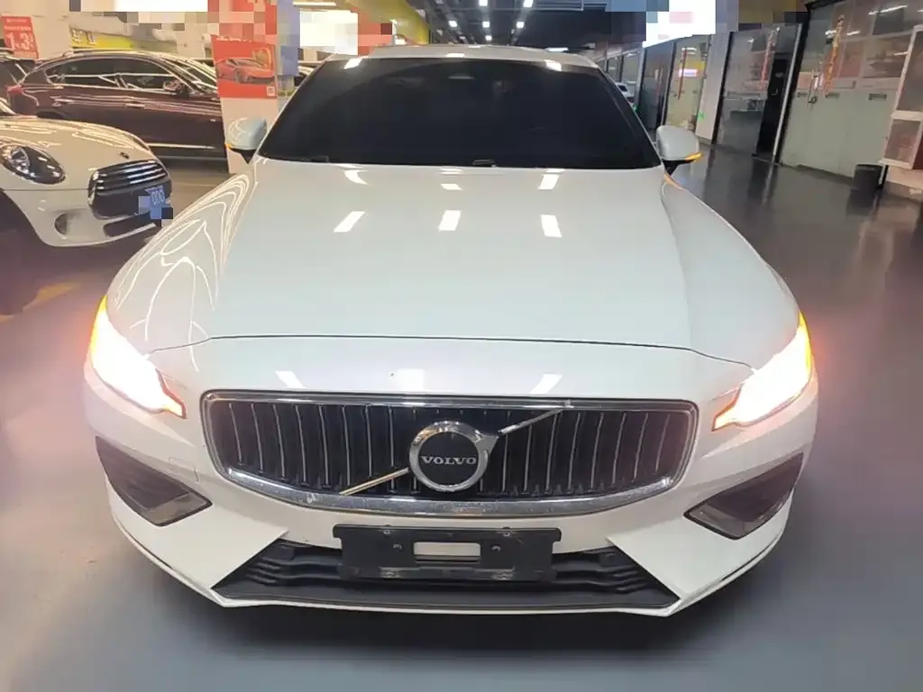 Volvo S60 — фото 10