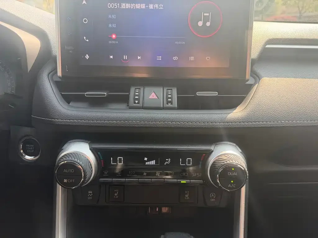 Toyota RAV4 — фото 3