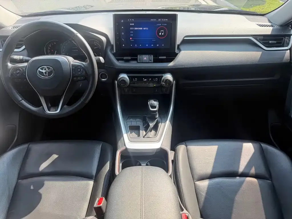 Toyota RAV4 — фото 5