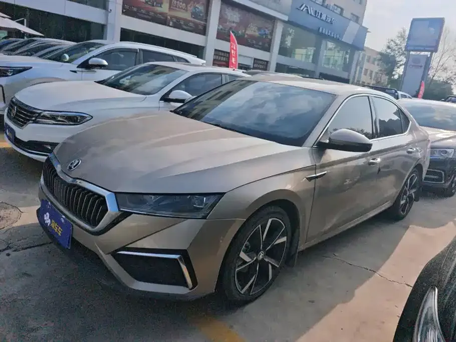 Skoda Octavia — фото 1