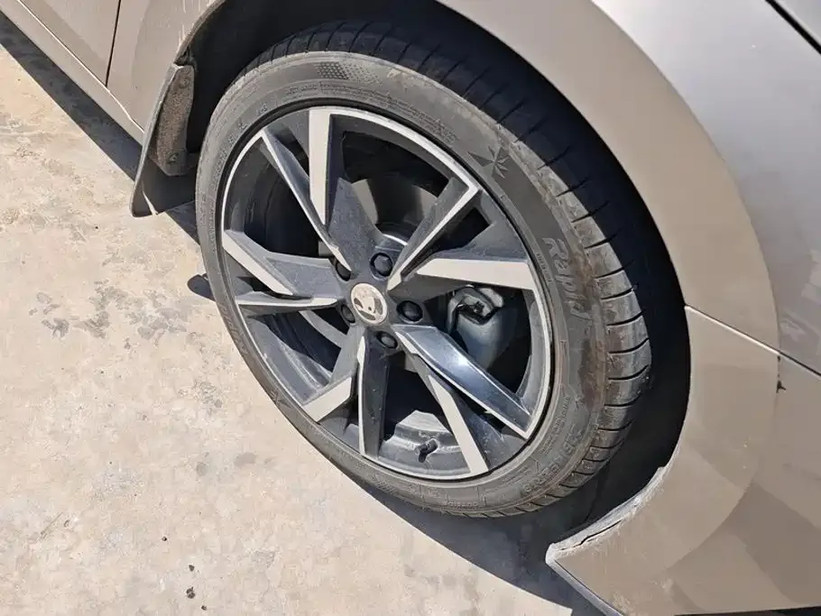 Skoda Octavia — фото 7