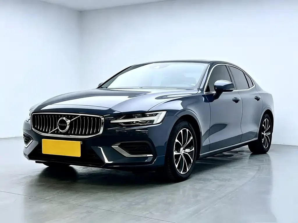 Volvo S60 — фото 1