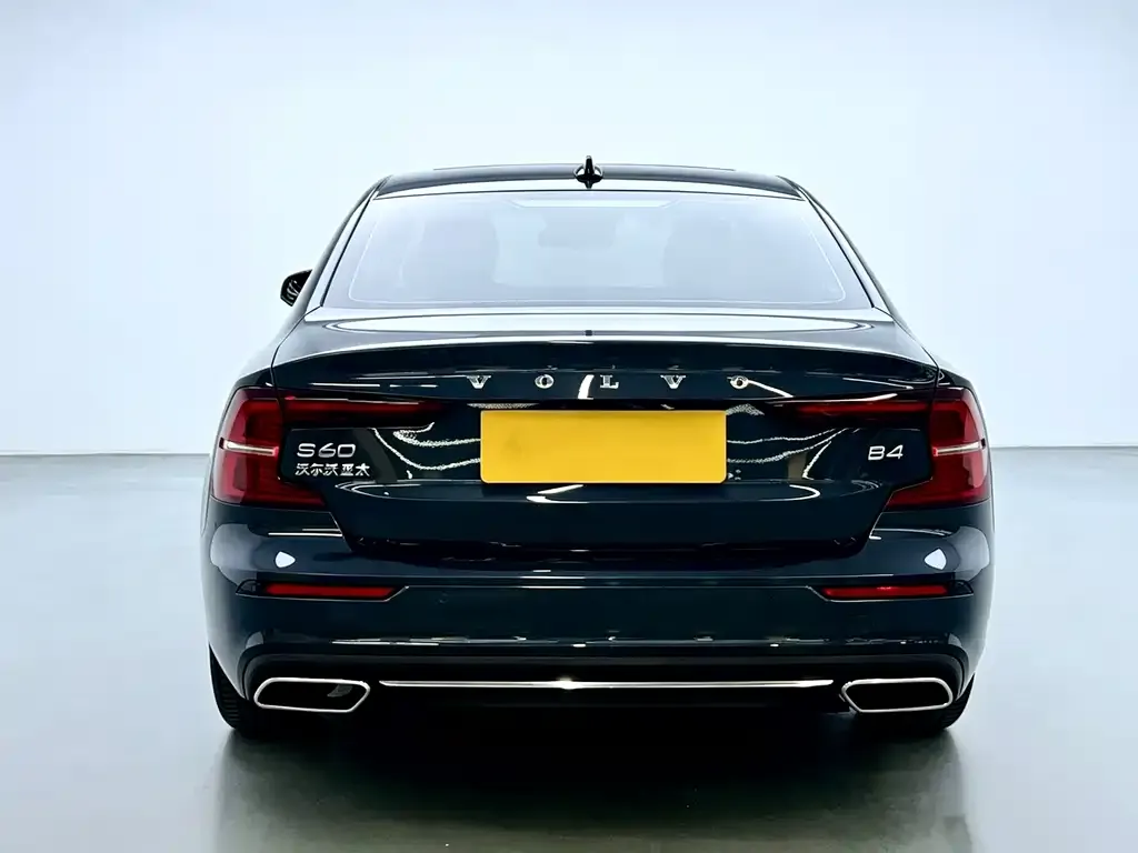 Volvo S60 — фото 9