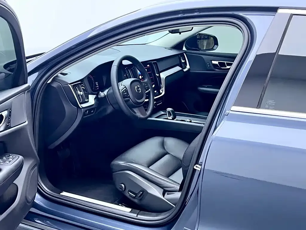 Volvo S60 — фото 10