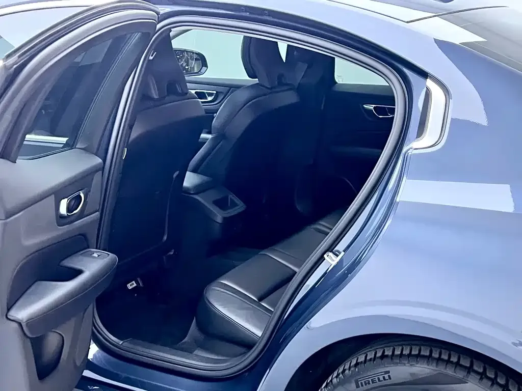 Volvo S60 — фото 2