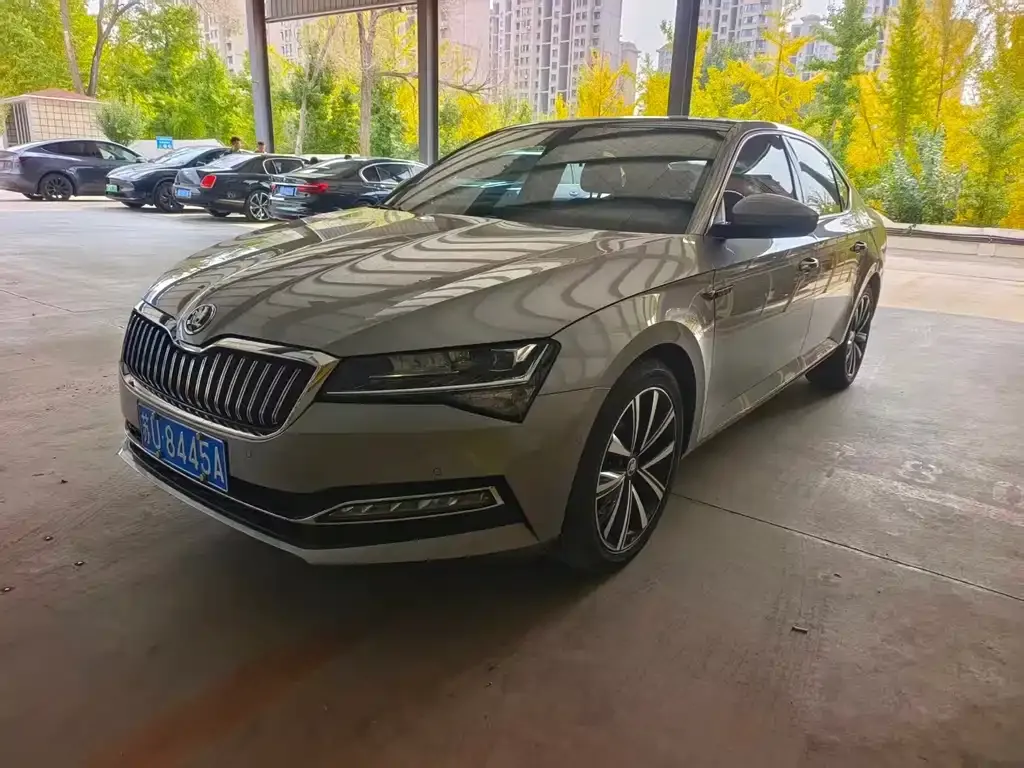 Skoda Superb — фото 1