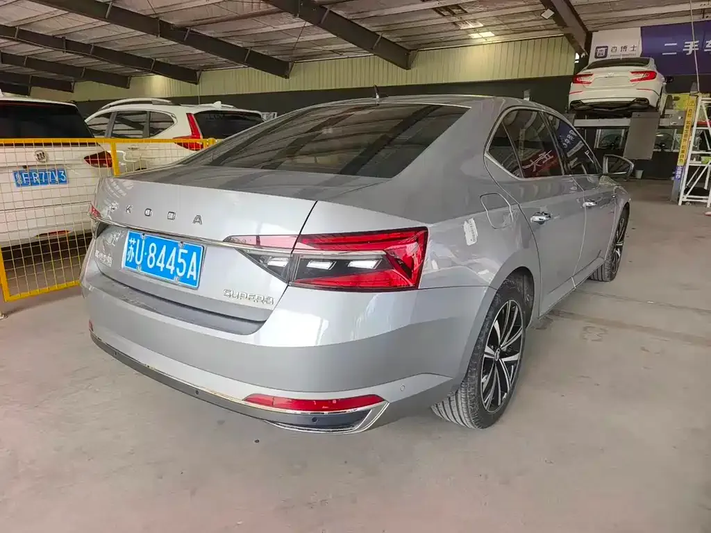 Skoda Superb — фото 10