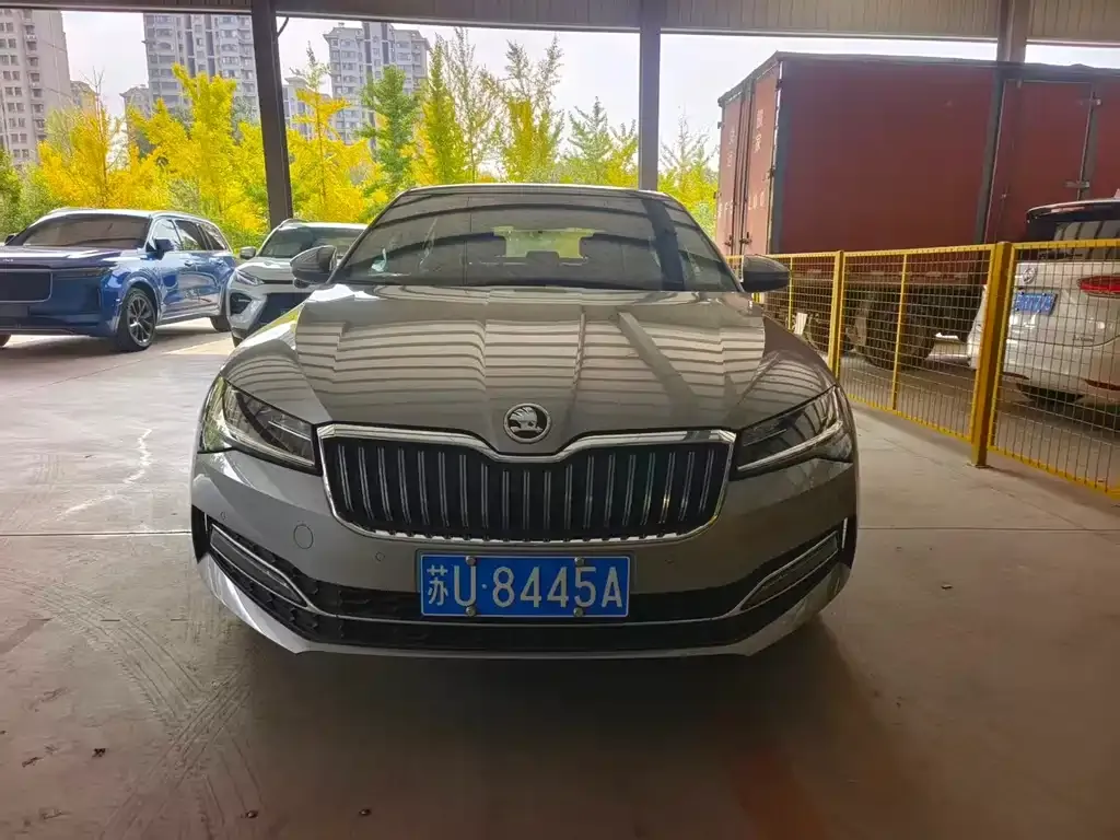 Skoda Superb — фото 7