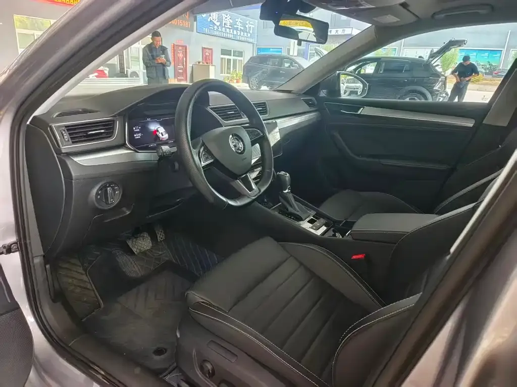 Skoda Superb — фото 8