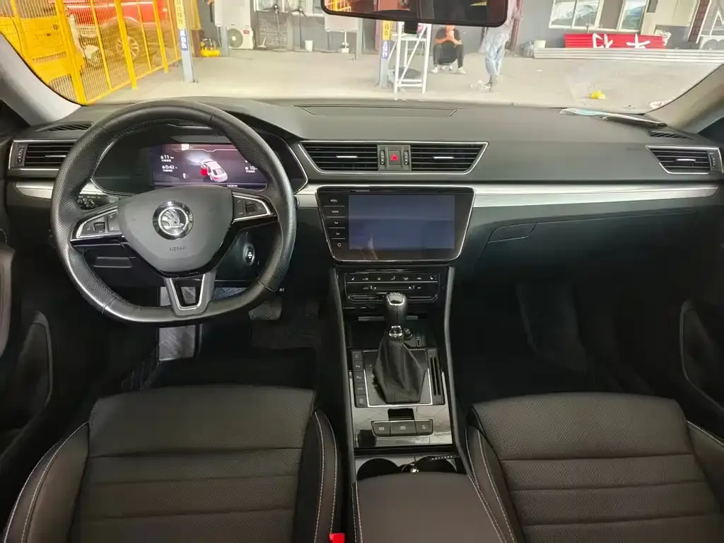 Skoda Superb — фото 6