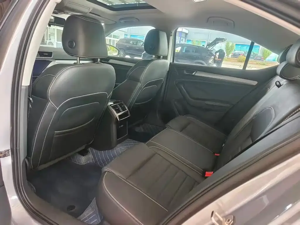Skoda Superb — фото 5