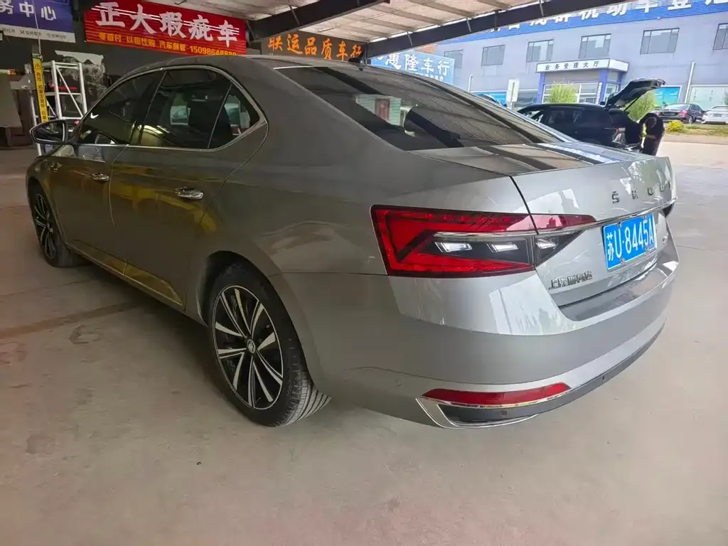 Skoda Superb — фото 3