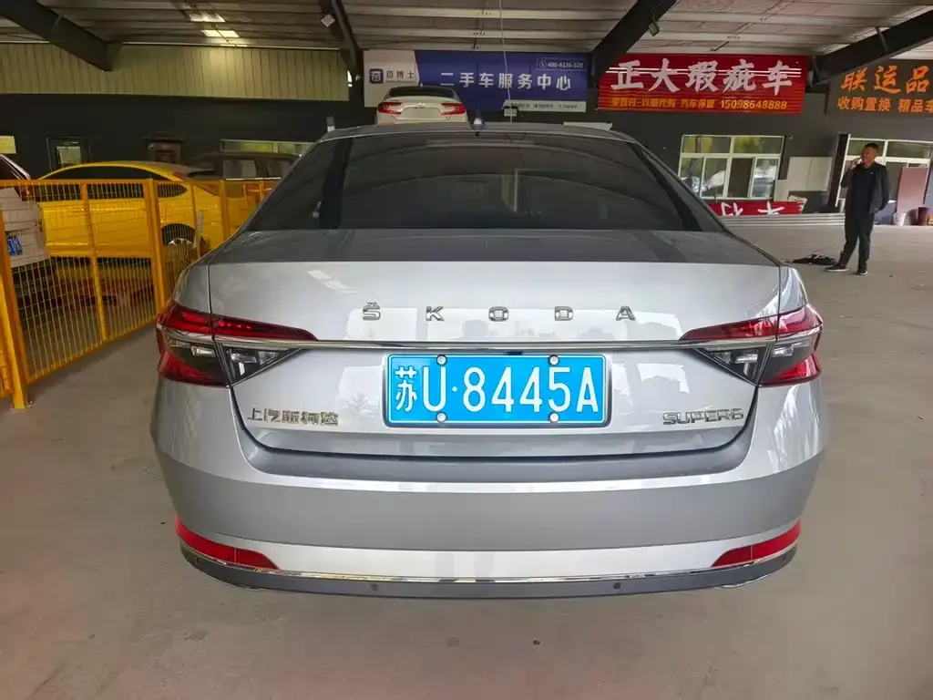 Skoda Superb — фото 2