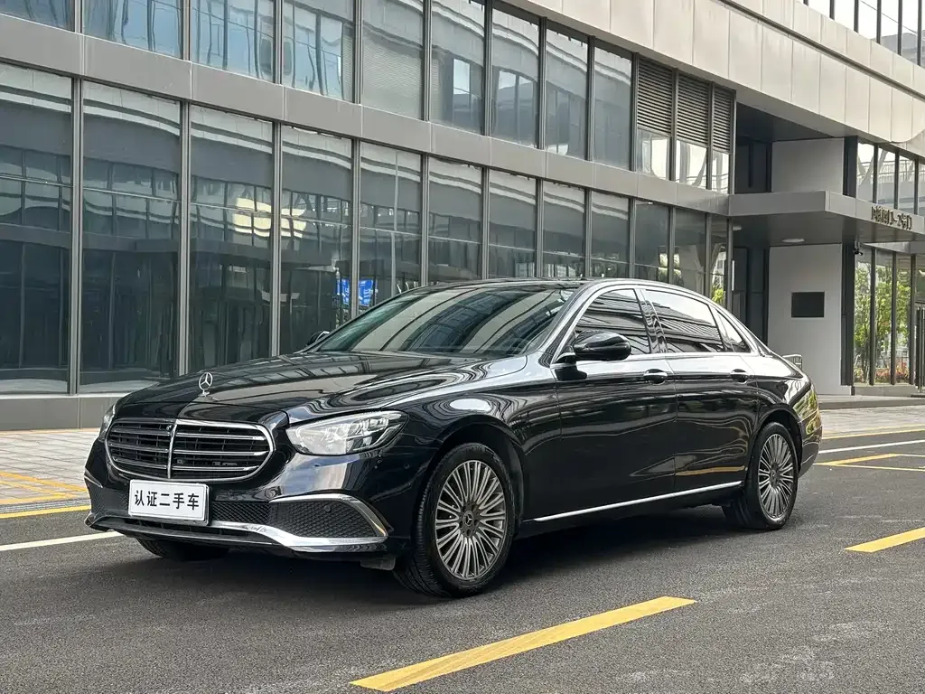 Mercedes-Benz E-Class — фото 1
