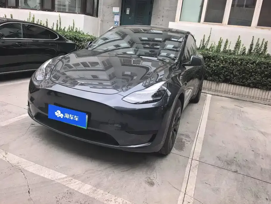 Tesla Model Y — фото 1