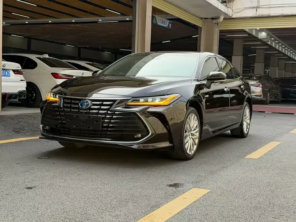 Toyota Avalon — фото 1