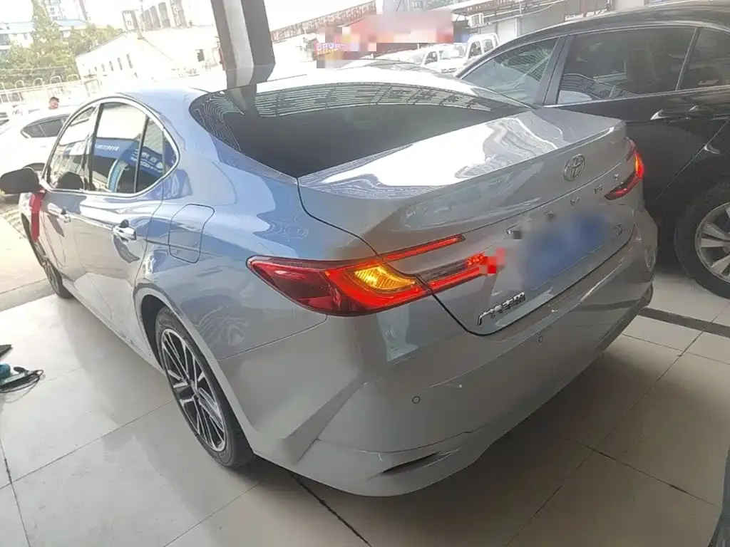 Toyota Camry — фото 10