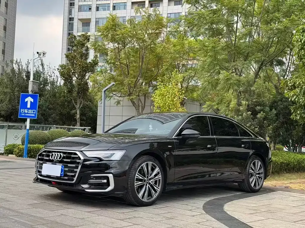 Audi A6L — фото 1