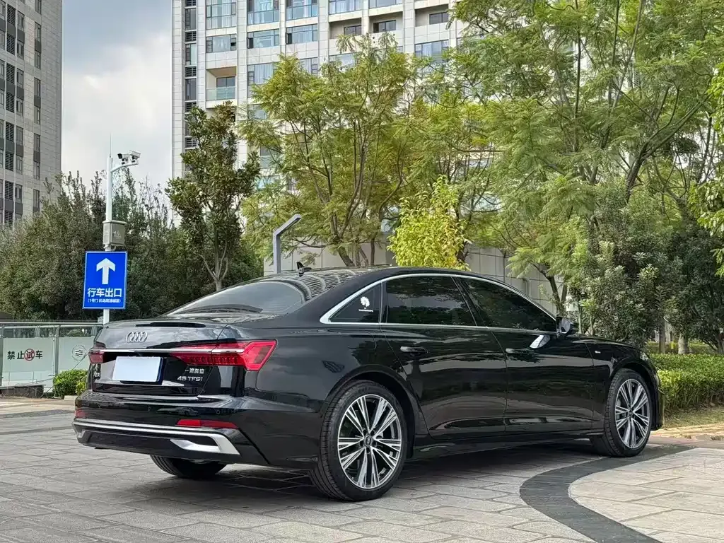 Audi A6L — фото 5