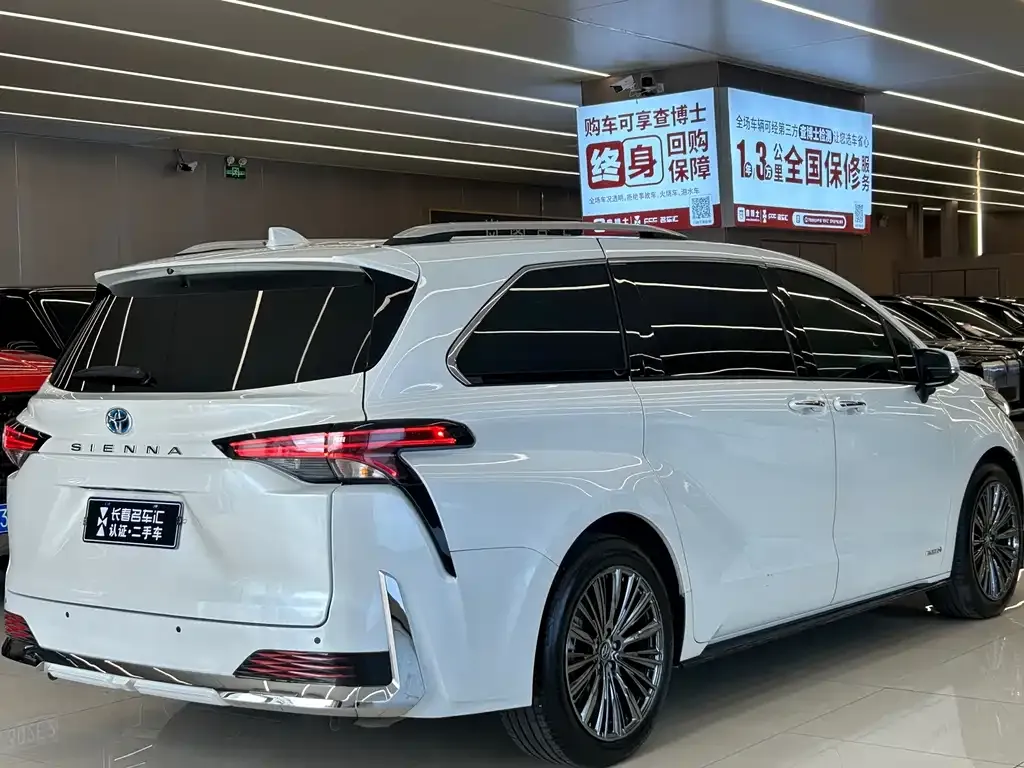 Toyota Sienna — фото 8