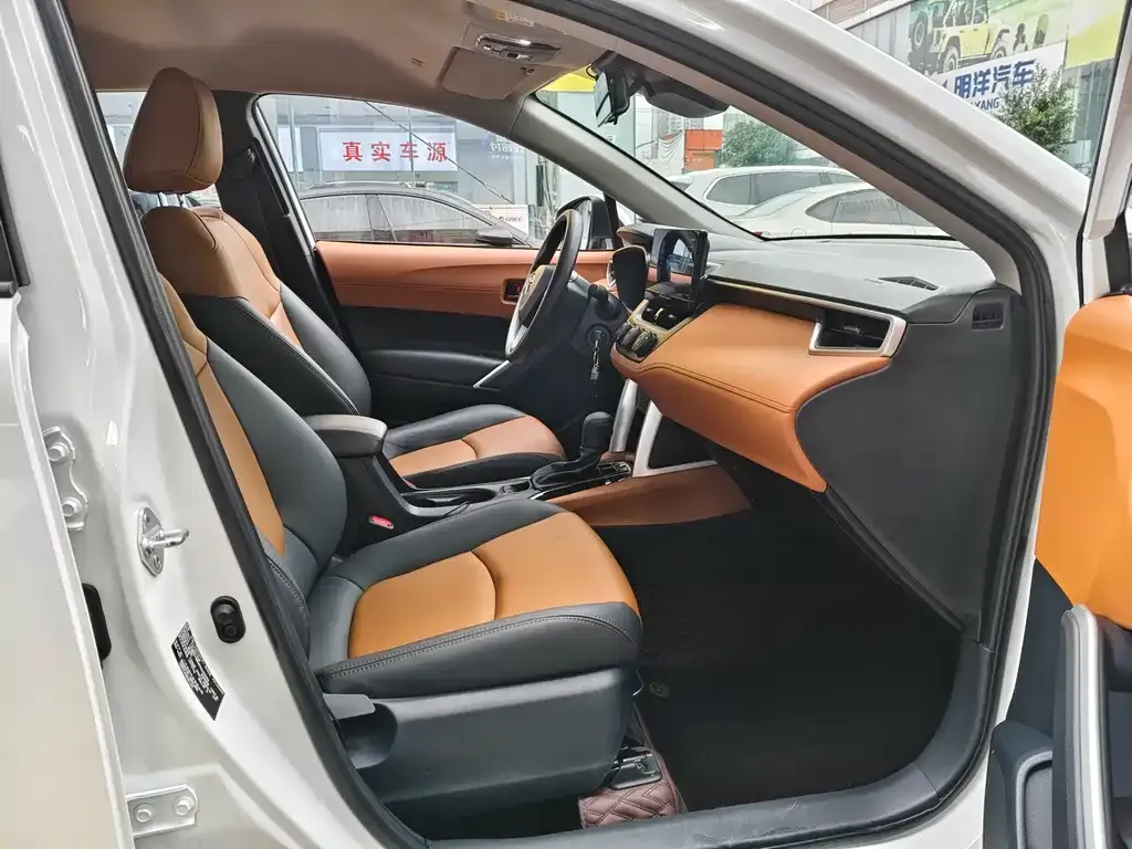 Toyota Corolla Cross — фото 2