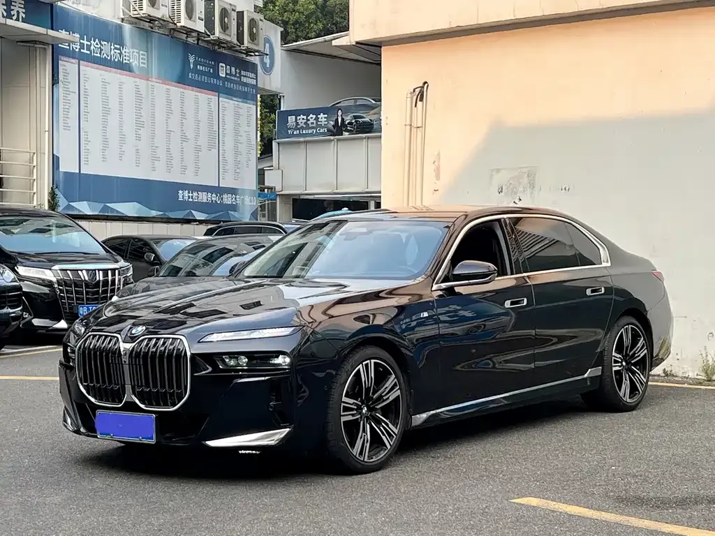 BMW 7 Series — фото 5