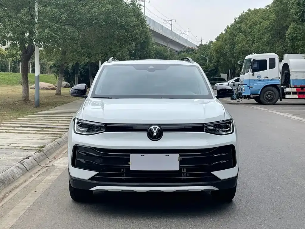 Volkswagen Tharu — фото 2