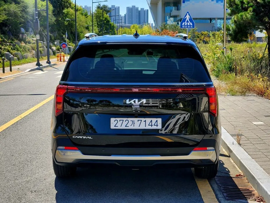 Kia Carnival — фото 3
