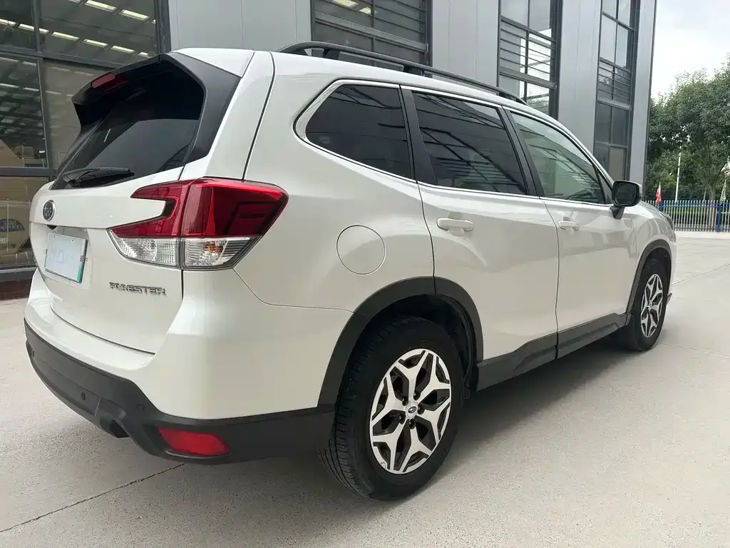 Subaru Forester — фото 10
