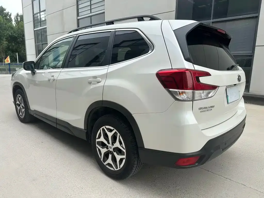 Subaru Forester — фото 9