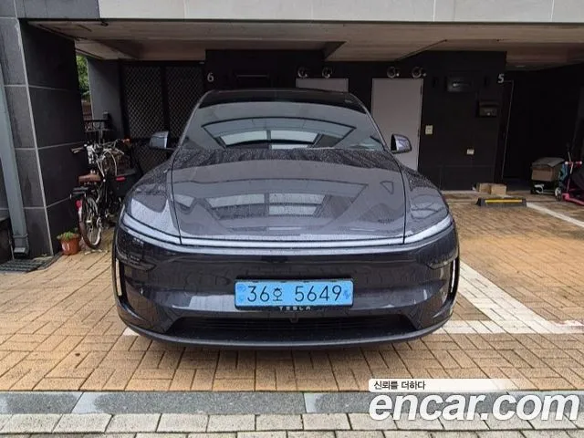 Tesla Model Y — фото 1
