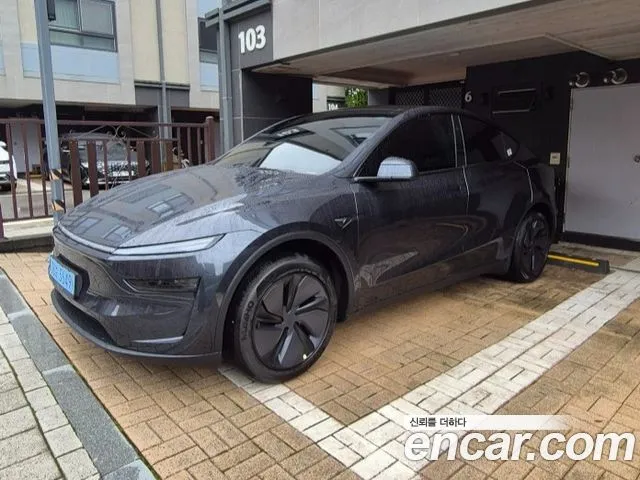 Tesla Model Y — фото 5