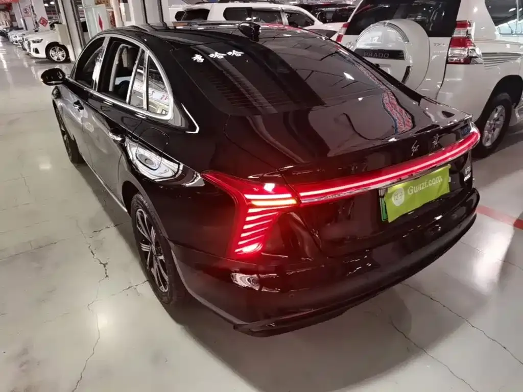 Hongqi H5 PHEV — фото 10
