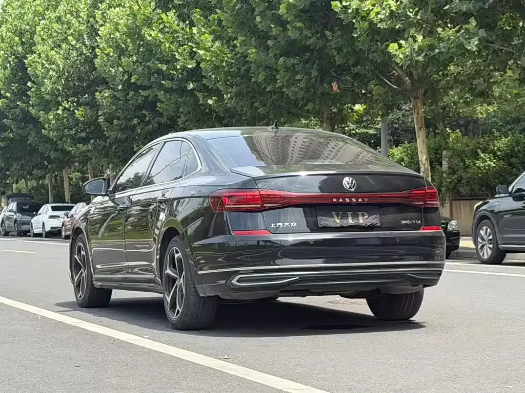 Volkswagen Passat — фото 8
