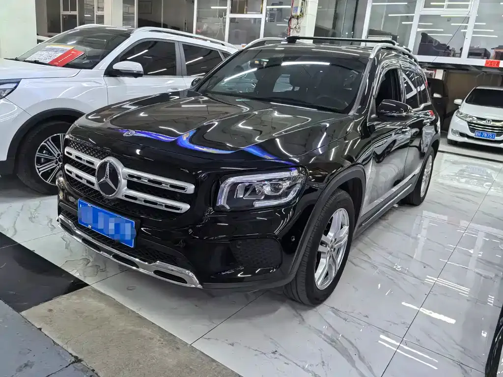 Mercedes-Benz GLB — фото 1